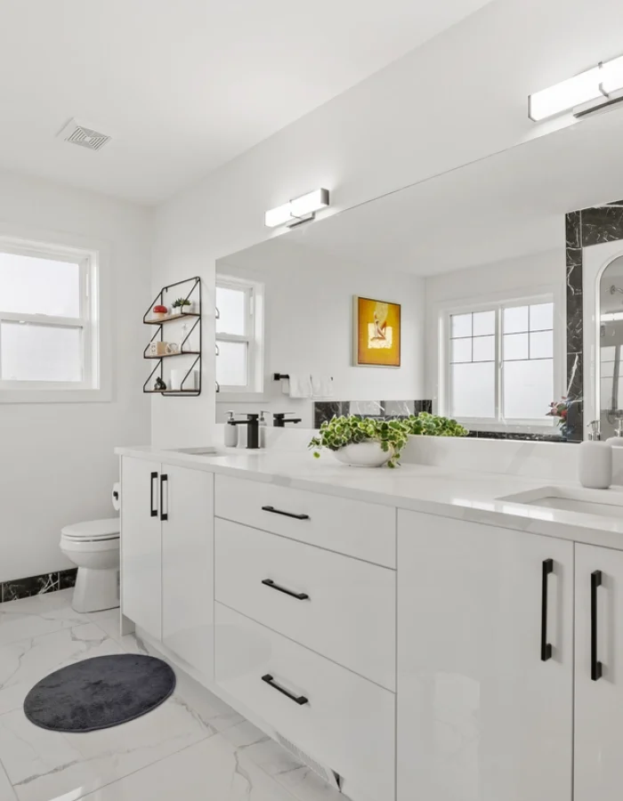 bathroom-1_vanity-view-YyvZzw8nM5hZkqVp