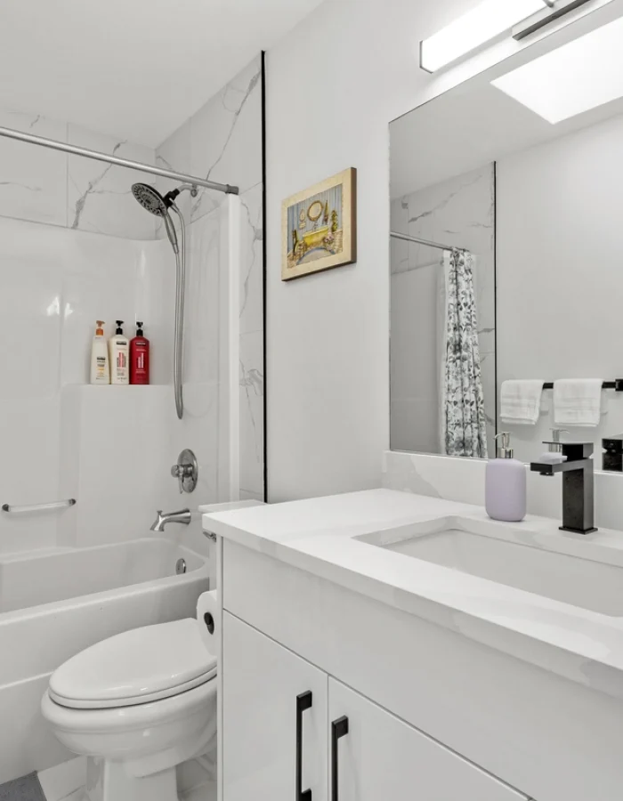 bathroom-3_full-view-YyvZzw8n83i4qN3G