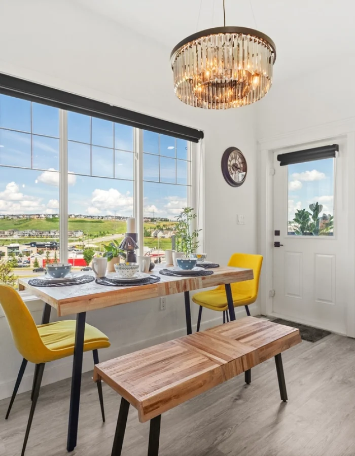 breakfast-nook_table-with-view-YyvZzw8GaPSelrGE