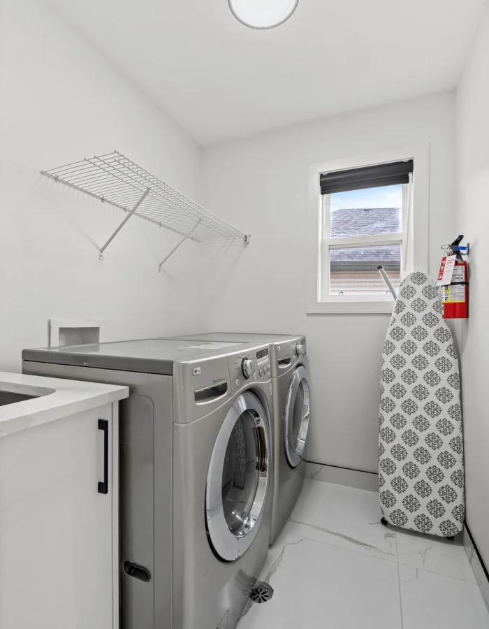 laundry-room-Aq2qOa4ky2C28lJ9